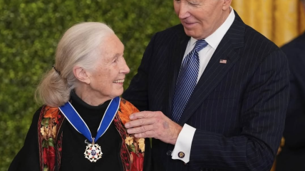 Jane Goodall, wereldberoemd natuurbeschermster, ontvangt de Presidentiële Medaille van Vrijheid